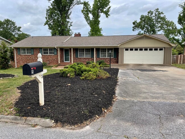 Building Photo - 4 Bedroom 2.5 Ranch Located Near Wade Hampton Boulevard!!