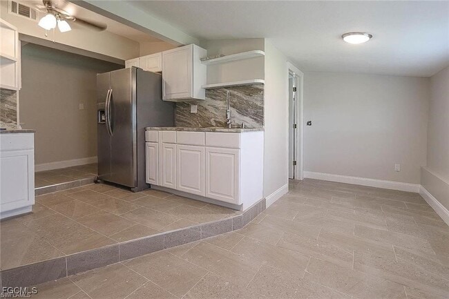 Photo - 305 Bougainvillea Rd W