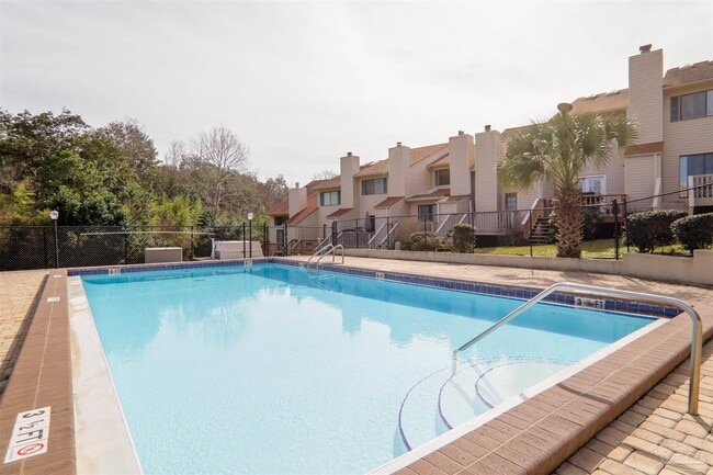 Photo - 912 Brookside Ct