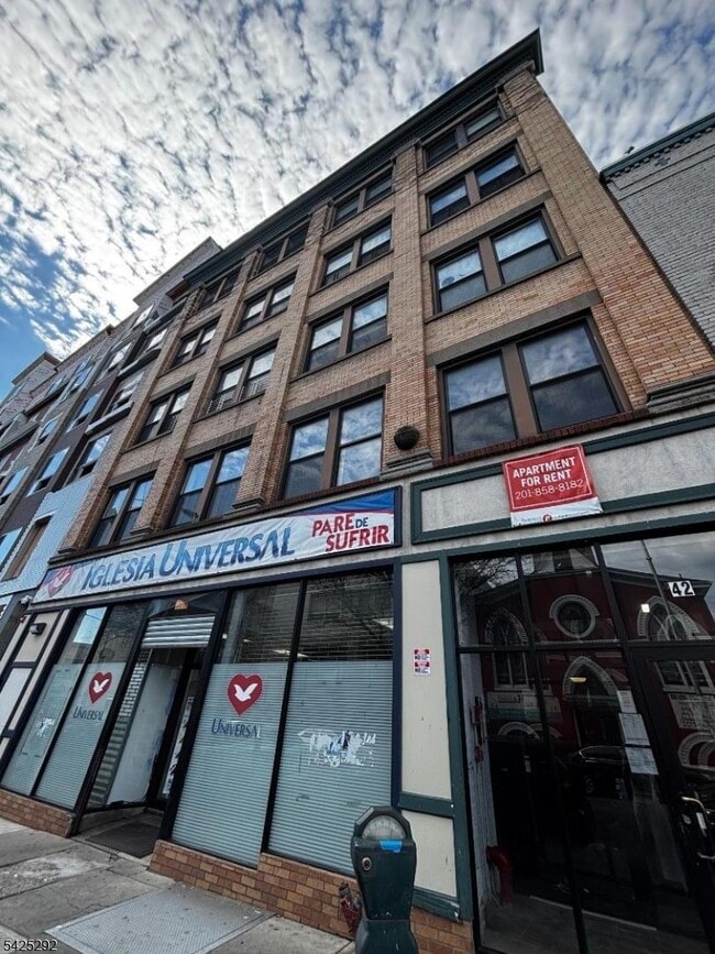 Building Photo - 40 Broadway Unit 5B