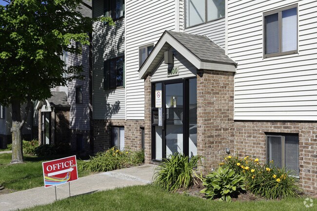 Longmeadow Apartments - Longmeadow Apartments