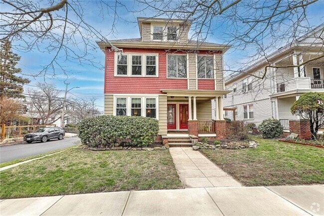 Building Photo - 371 Mt Pleasant Ave Unit 1 Rental