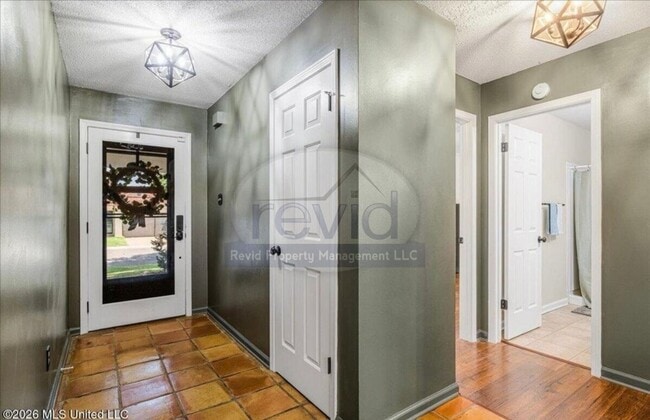 Photo - 7194 Atterbury Cir E
