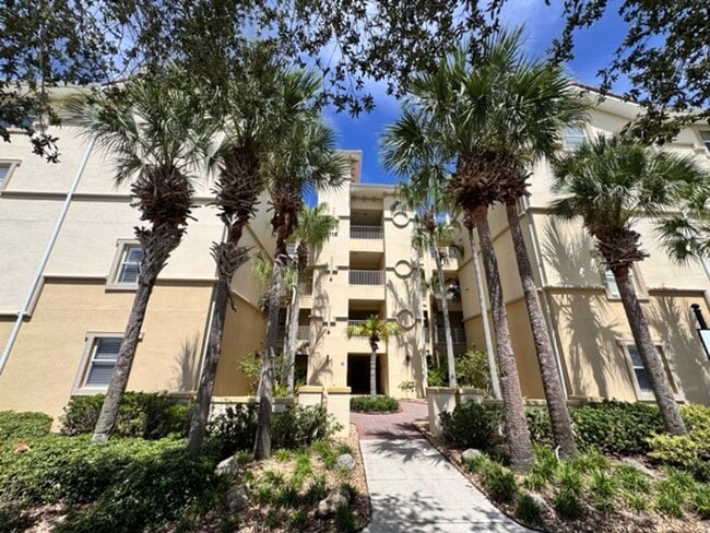Building Photo - 3 Bedroom / 3 Bathroom - Tidelands Rental