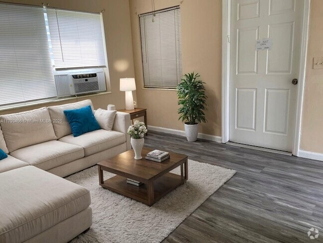 Building Photo - 211 SE 9th Ct Unit 2 Rental