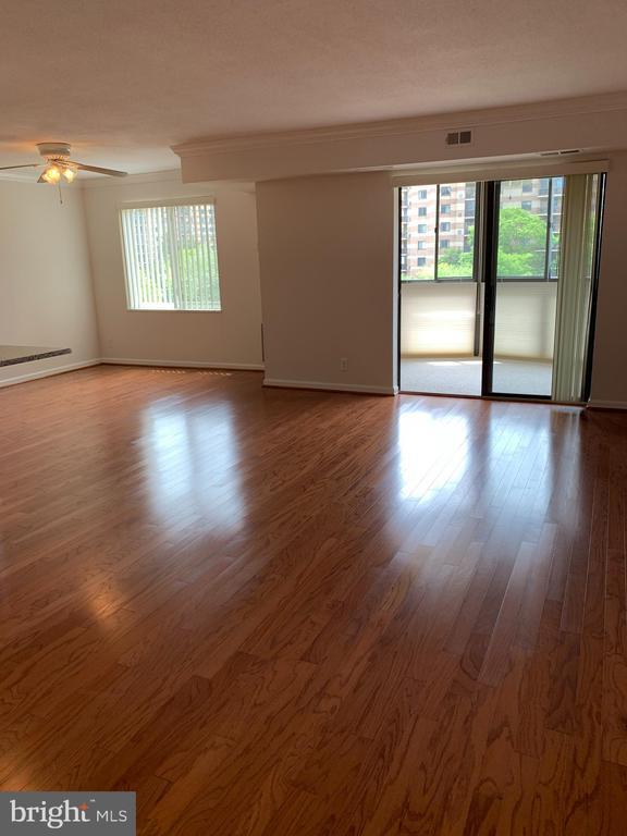 Photo - 8350 Greensboro Dr Unidad 209