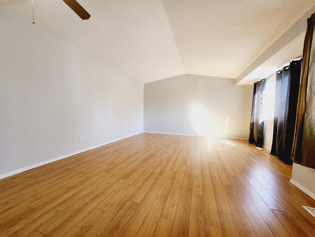 Photo - 611 Willow Ct NW