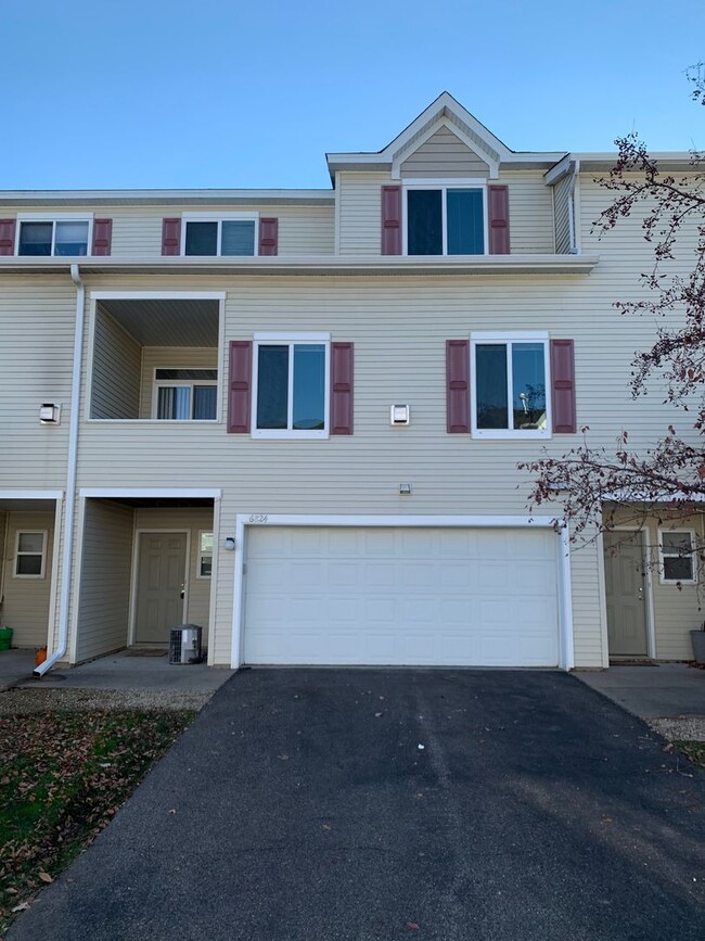 Building Photo - 2 Bed/1.5 Bath Townhome- Cottage Grove- Available August 1st 2026