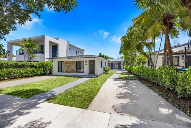 Building Photo - 3050 SW 26th St Unit 3050