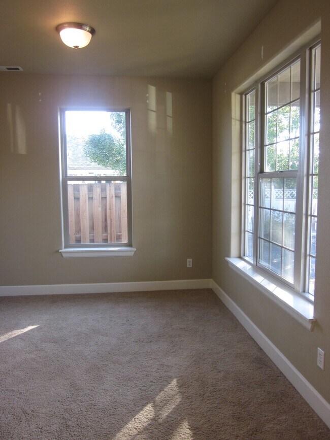 Redmond Beautiful 2 Story 4 Bedroom Home... House Rental in Redmond