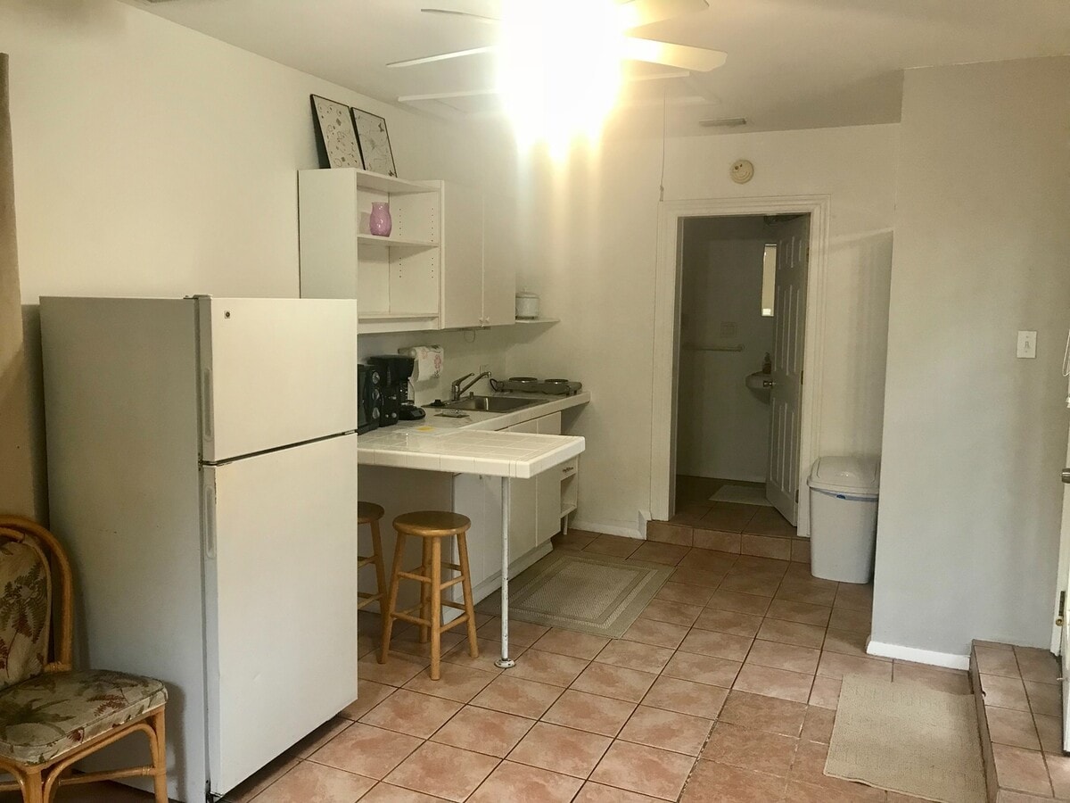 Photo - Affordable studio in Gulf Gate!! Incl's water & electric!