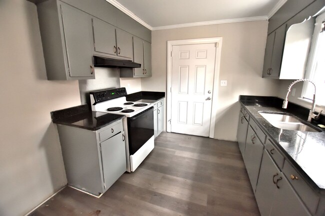 Photo - 227 Clayton St