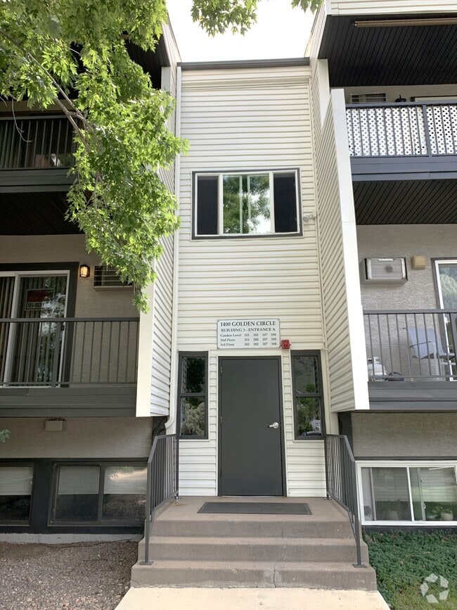 Building Photo - 1400 Golden Cir Rental