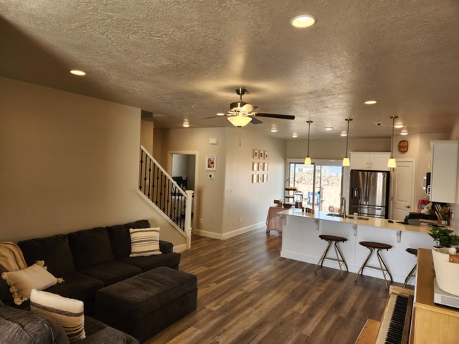 Photo - 527 N 550 W