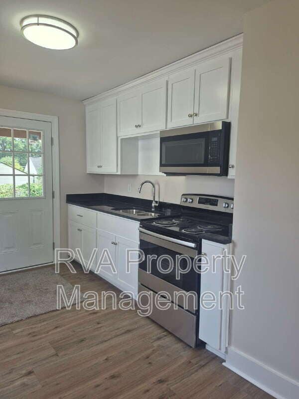 Photo - 2906 Maple St