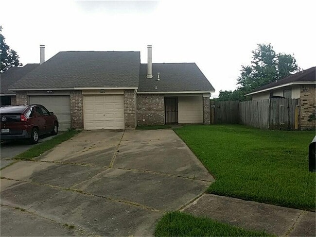 3 bedroom, 2 bath Duplex to Make Home - 3 bedroom, 2 bath Duplex to Make Home