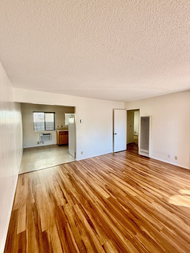 Photo - 287 E Elm St