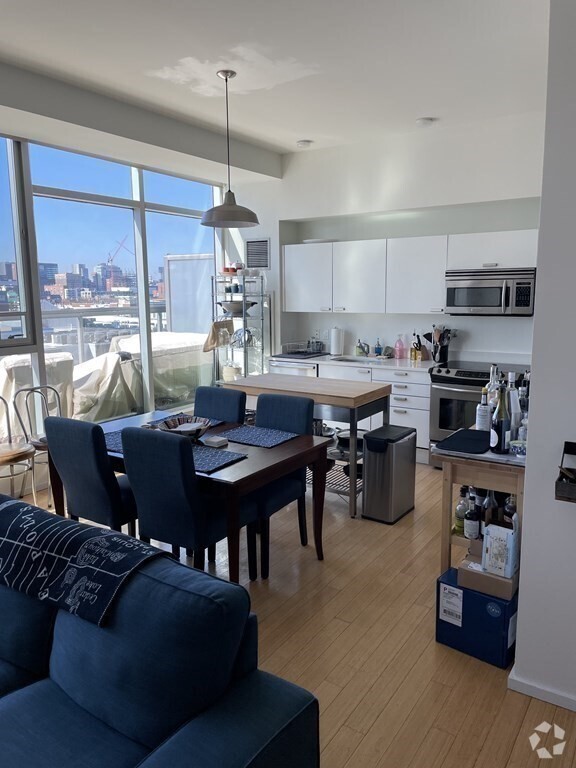 Building Photo - 2 Earhart St Unit 914 Rental