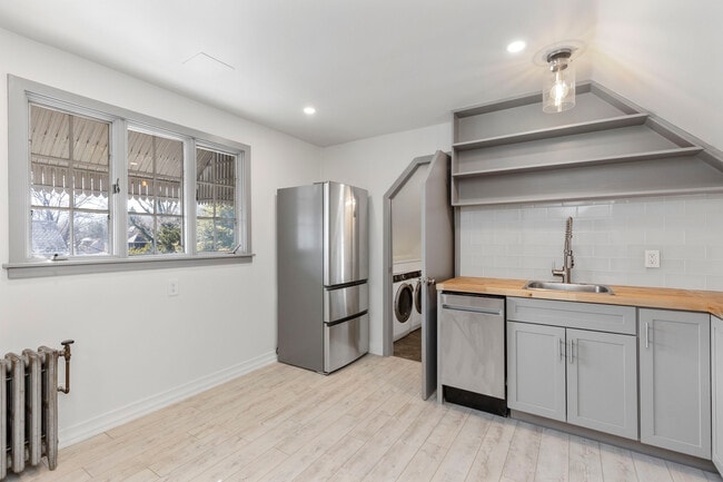 Photo - 75 W Ashland St