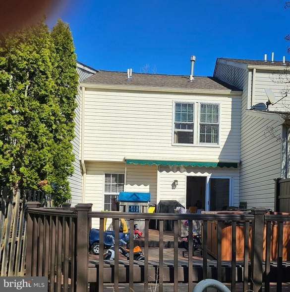 Photo - 114 Madison Ct Townhome