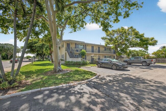 Building Photo - 809 Lighthouse Dr Unit D