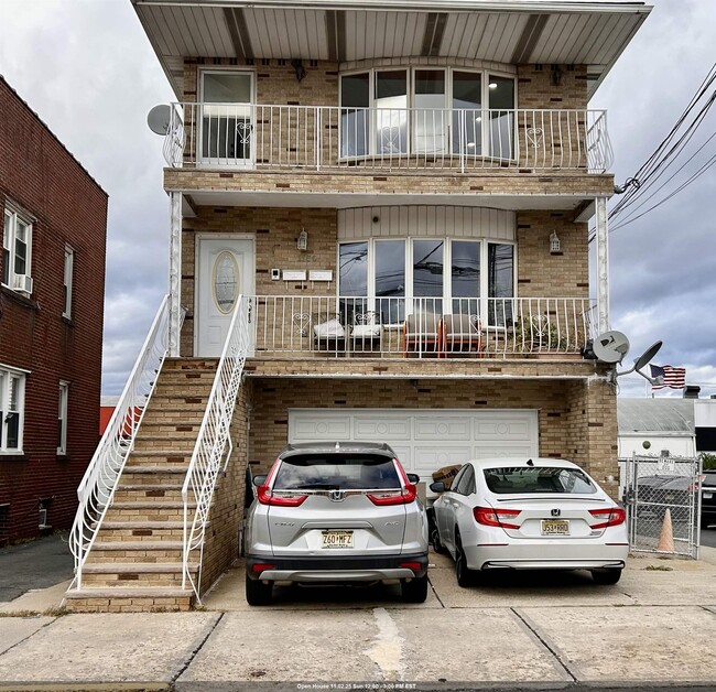 Building Photo - 1150 70th St