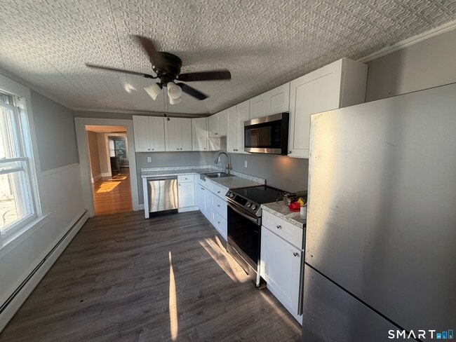 400 Main St Unit 2nd Floor