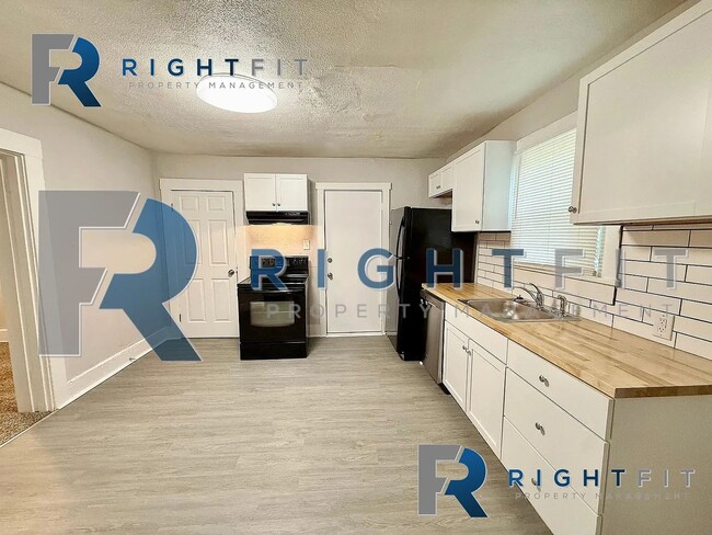 Photo - Cottage with a large porch