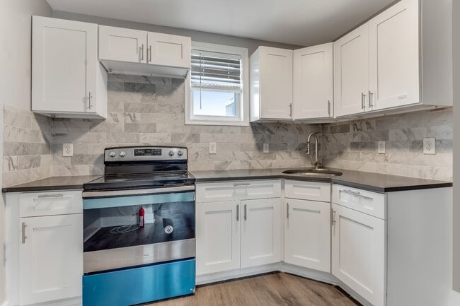 Building Photo - 304 E Ontario St