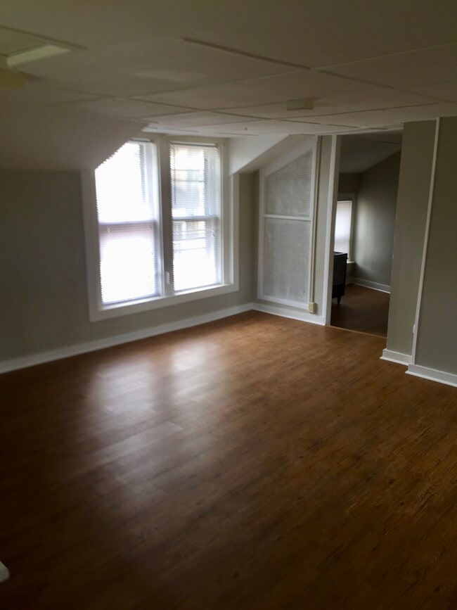 Photo - 409 N George St Unidad #6