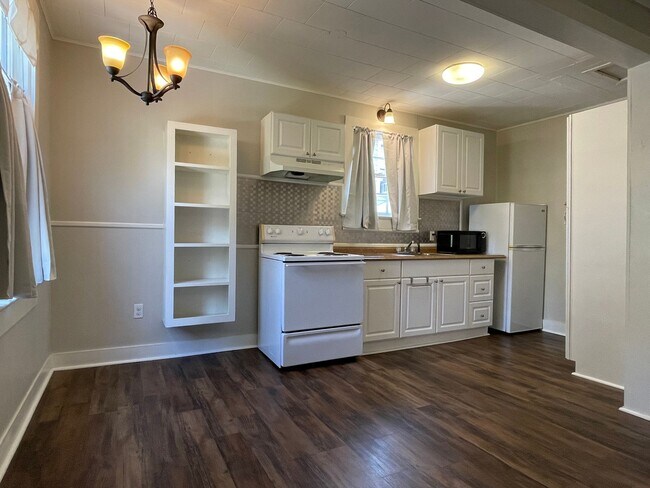 Photo - Charming 2 Bedroom 1 Bathroom Home for Rent! Unit 1938 Oleander St.