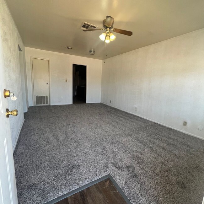 Building Photo - Small Town Living-Just A Short Drive From ...