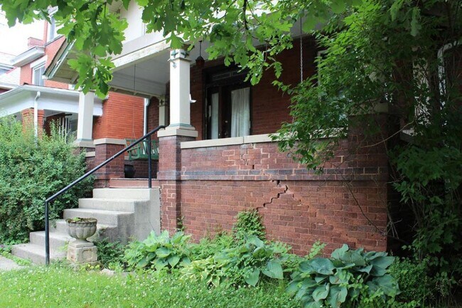 114 E Oakland Ave
