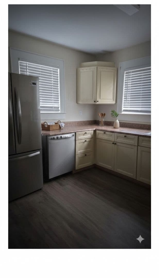 Photo - 711 Marine St