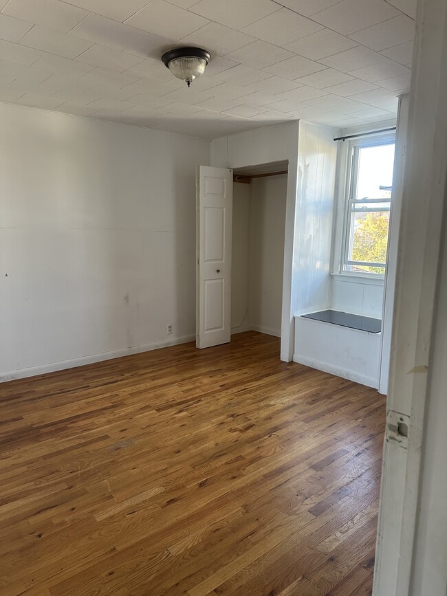 Photo - 131 Sayre St Unidad 2nd Fl