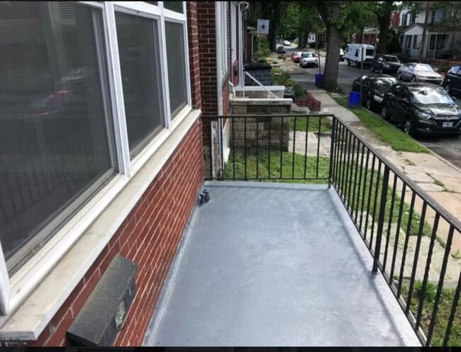Front porch - 1914 Manada St