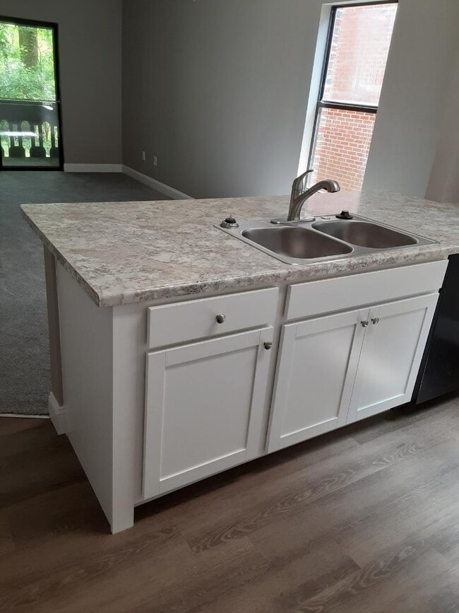 Building Photo - 46 Campbell Dr Unit 7