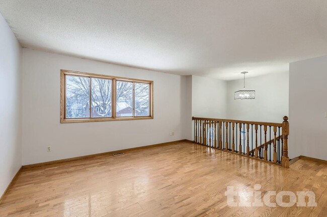 Photo - 5627 Lannon Ave NE