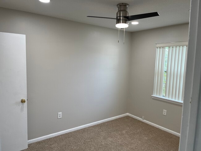 Photo - 18 Twisted Oak Trl