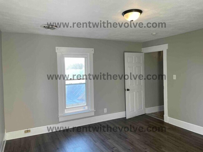 Photo - 450 1/2 E. Carl St., Winchester, IN
