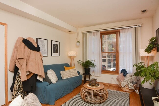 Building Photo - 1332 N Wolcott Ave Unit J07P