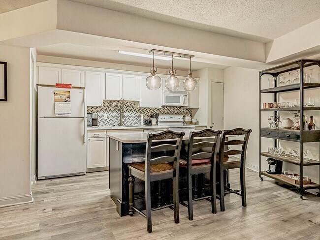 Photo - 400 20th Ave N