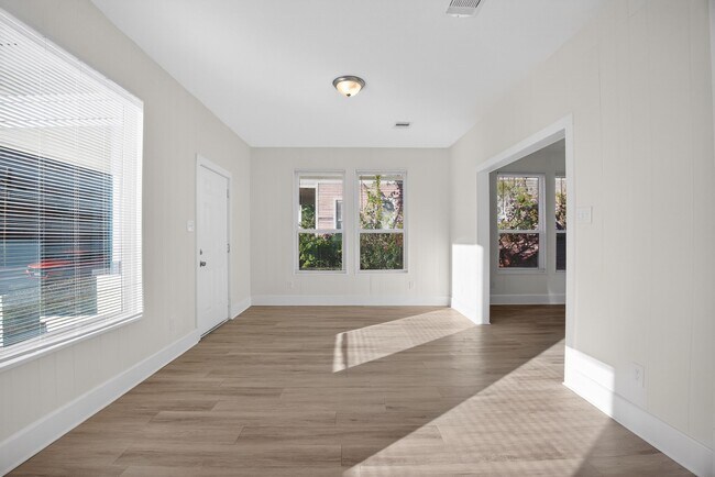 Photo - 304 W Vulcan St