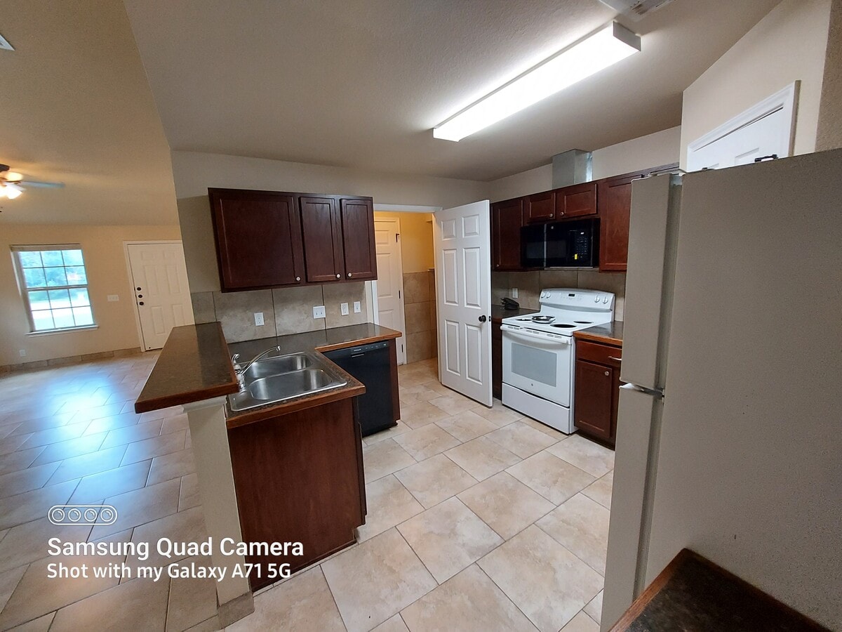 Kitchen with laundry hook up behind door. - 2501 Oak Ln.