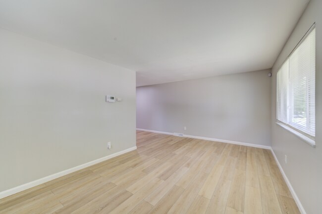 Photo - 4063 Esseldale Dr Unit 4063