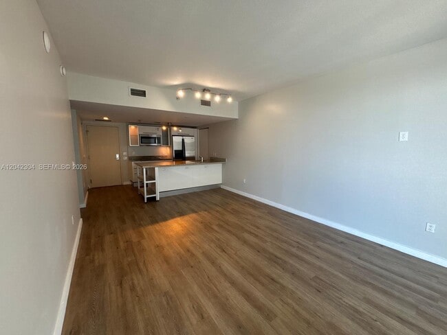 Photo - 185 SW 7th St Unidad 1410