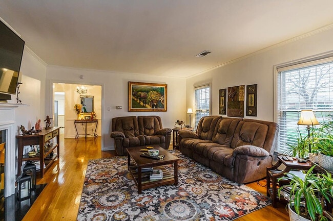 Photo - 304 Barnes Mill Rd