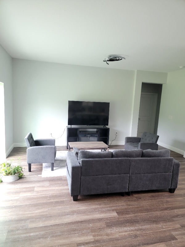 Photo - 7105 Happiness St