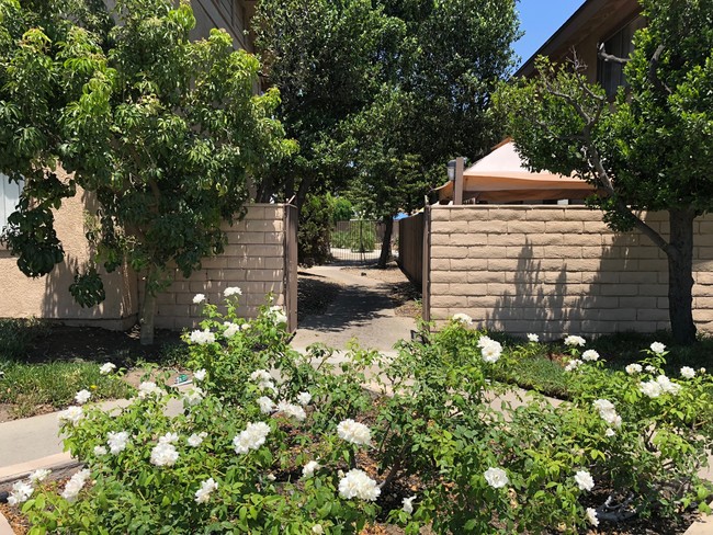 Photo - Woodside Garden Apartments