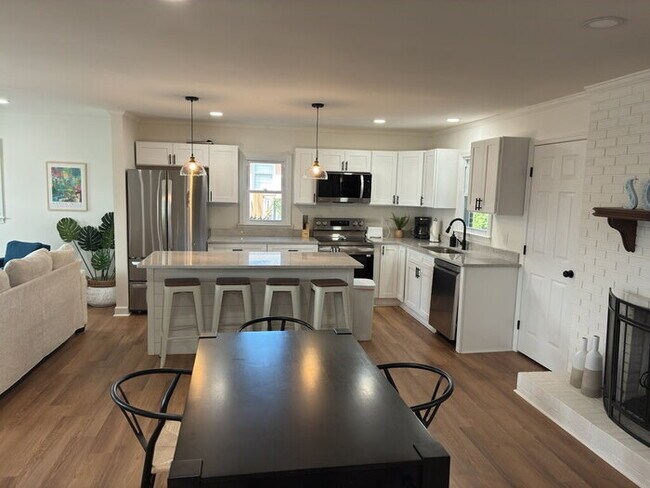 Photo - 304 Pine Knoll Dr